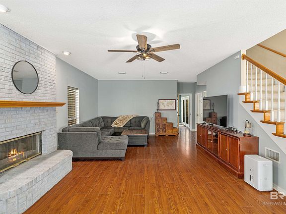 5th image of 162 Greenwood Dr