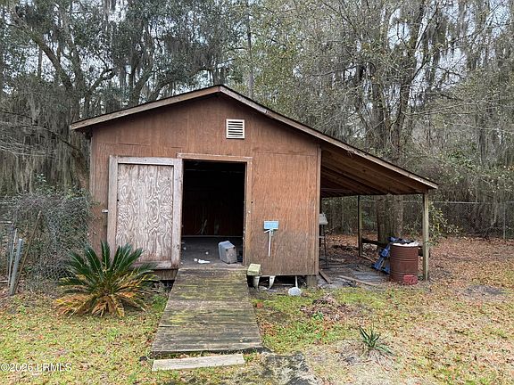 4th image of 24 Club Bridge Rd