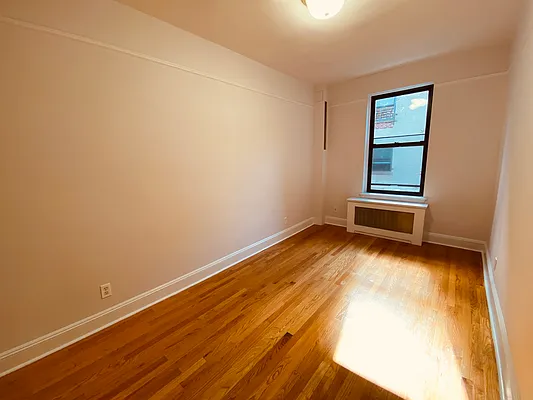 Rented by Metropolis Real Estate of Manhattan | media 16