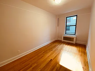 Rented by Metropolis Real Estate of Manhattan
