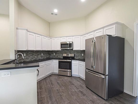 4th image of 1529 Mayflower Dr