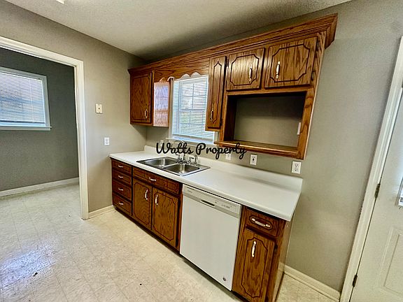 5th image of 160 Briar Cir #160