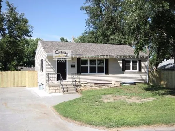 1002 Brown St, Junction City, KS 66441