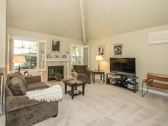 3rd image of 1404 Leeward Ln