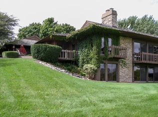 7018 Inverway Dr, Crystal Lake, IL
