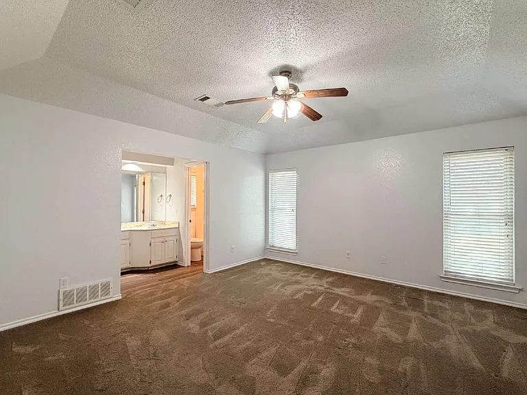 701 Daniels Dr — Photo 19