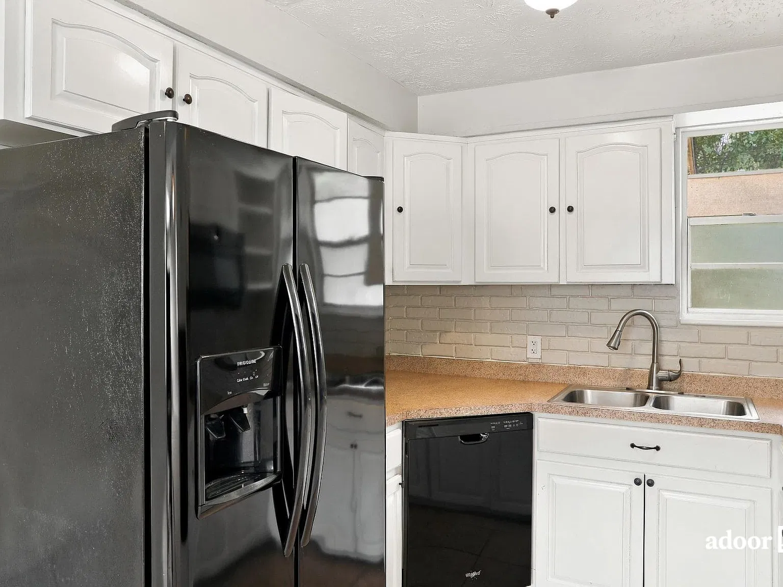 3 bed, 1.5 bath, 1340 sqft, $1,395 — Photo 4