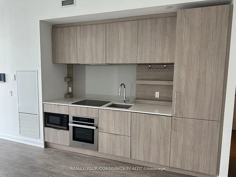 28 Ann St #2104 — Photo 3