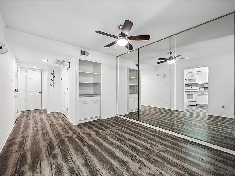 763 Bering Dr #B — Photo 3
