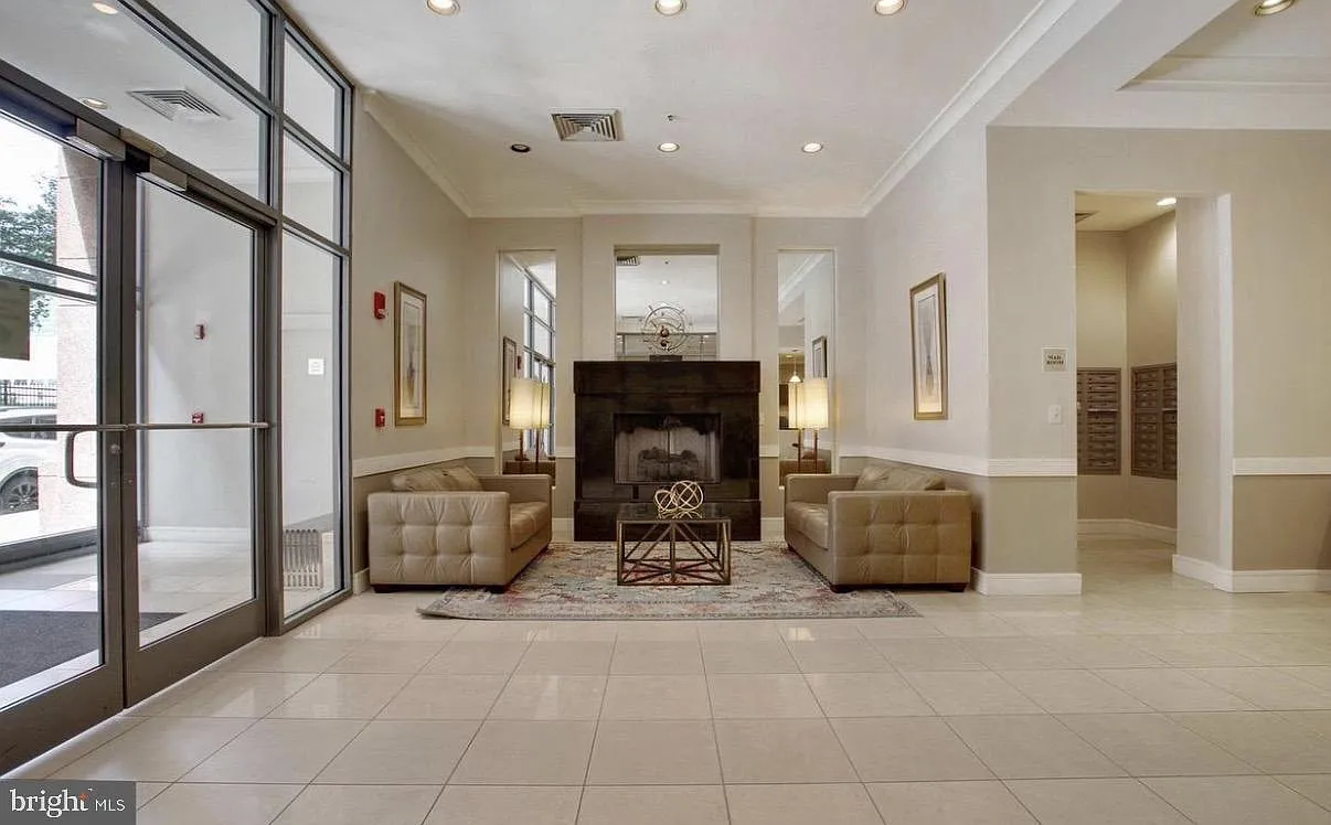 2 bed, 2.0 bath, 1089 sqft, $2,600 — Photo 1