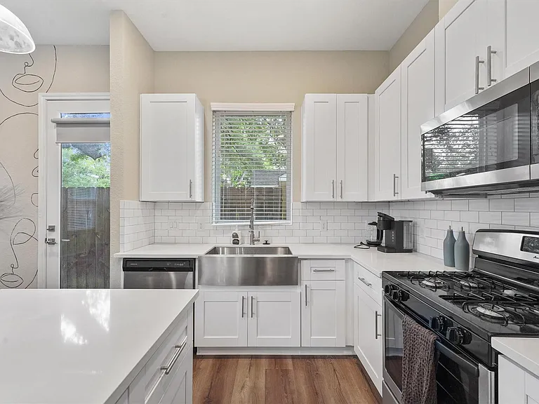 5620 Madison St — Photo 6