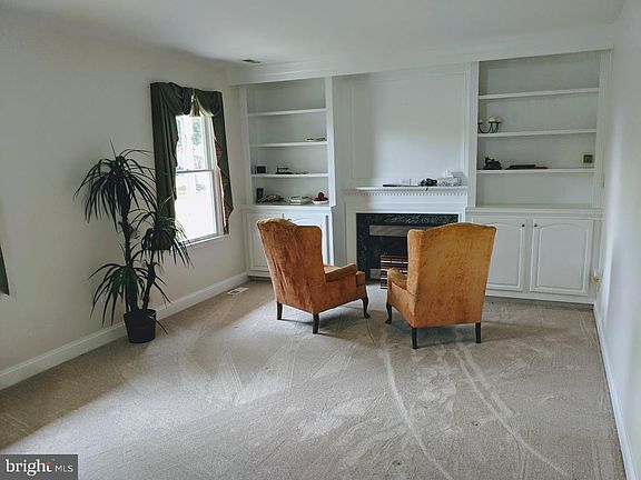 4th image of 104 Fox Run Ln
