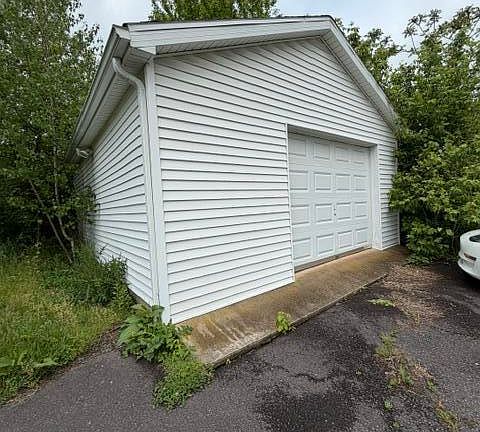 2nd image of 304 Village Rd