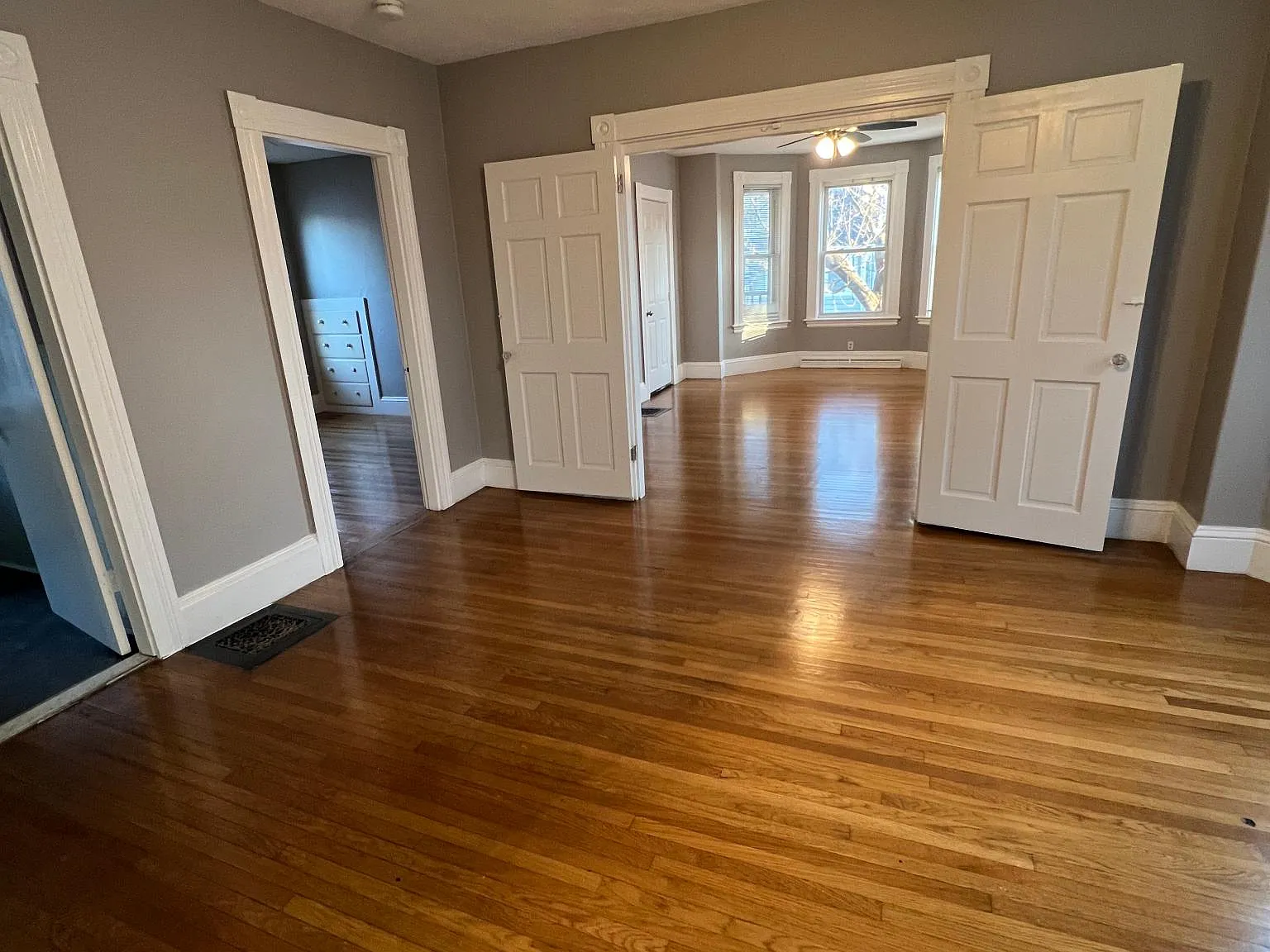 3 bed, 1200 sqft, $3,480 — Photo 3