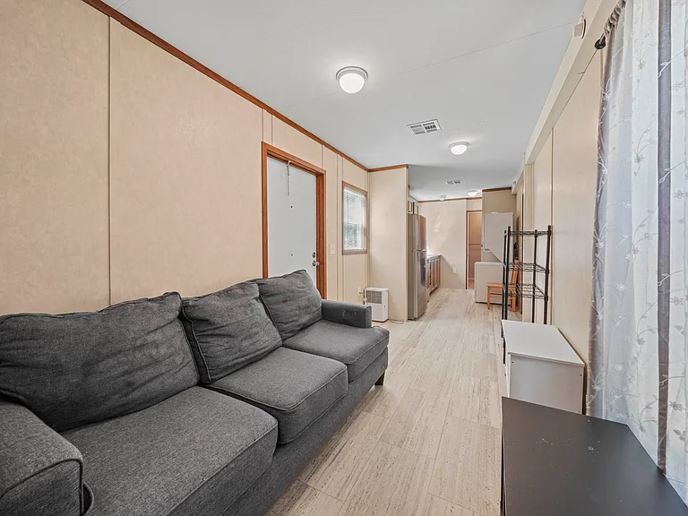 103 Crawford Rd — Photo 2