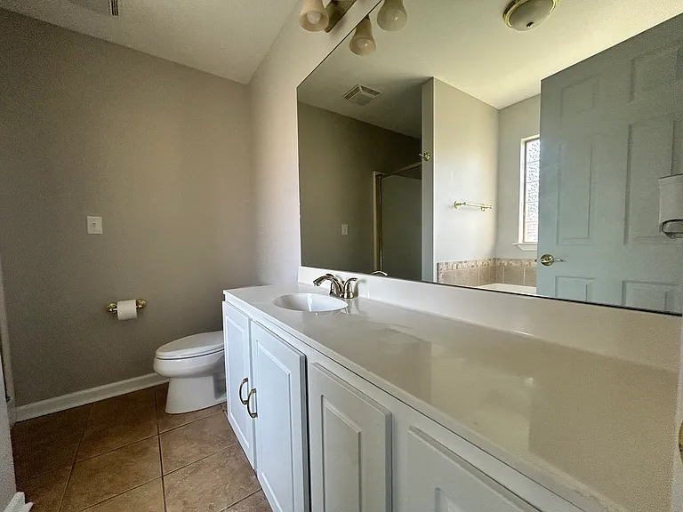13902 Chrys Cv — Photo 15