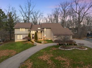 6063 Pickwood Dr, West Bloomfield, MI 48322
