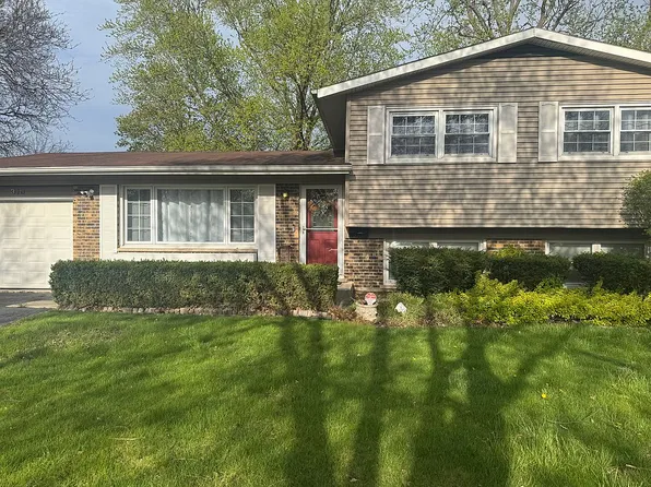 318 W Hackberry Dr, Arlington Heights, IL 60004