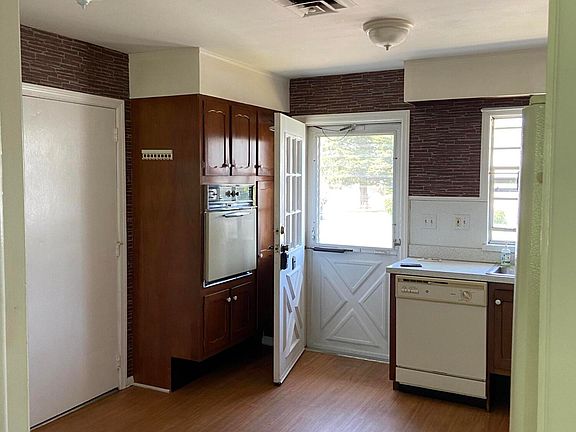 4th image of 571B Sheffield Court