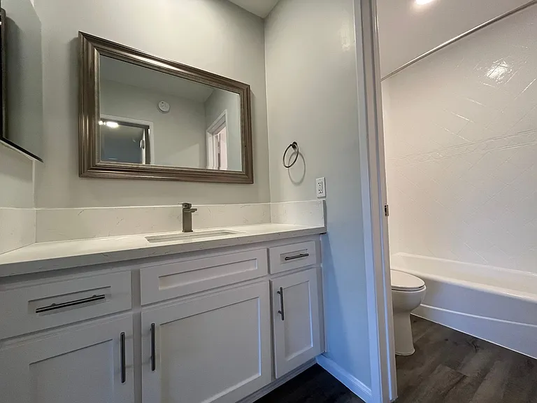 1635 North Martel Avenue — Photo 20
