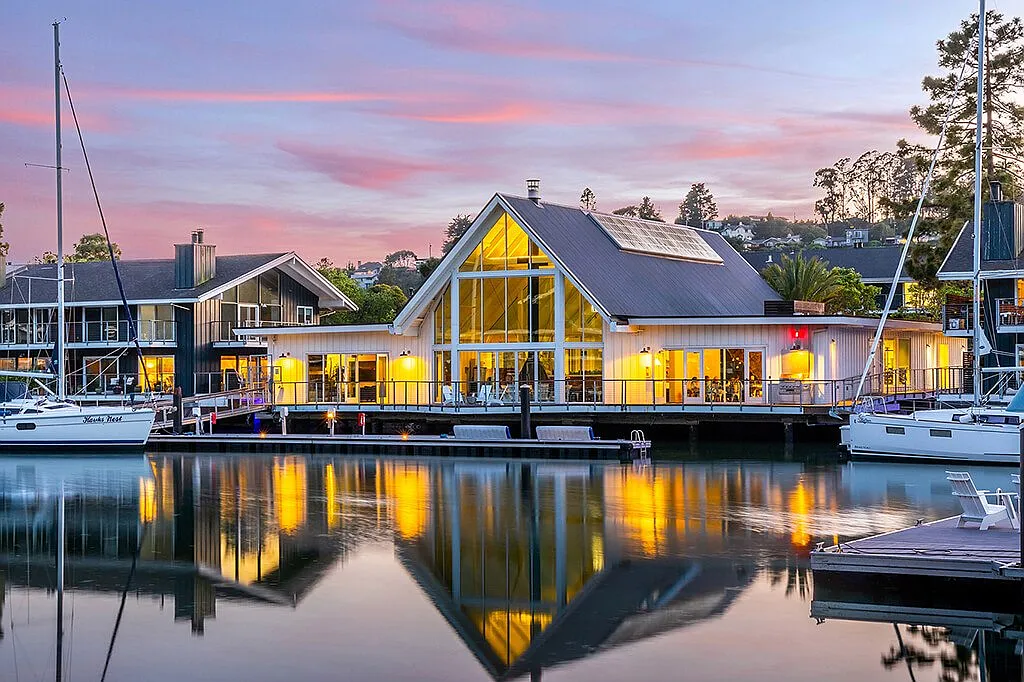 The Cove at Tiburon — Photo 1