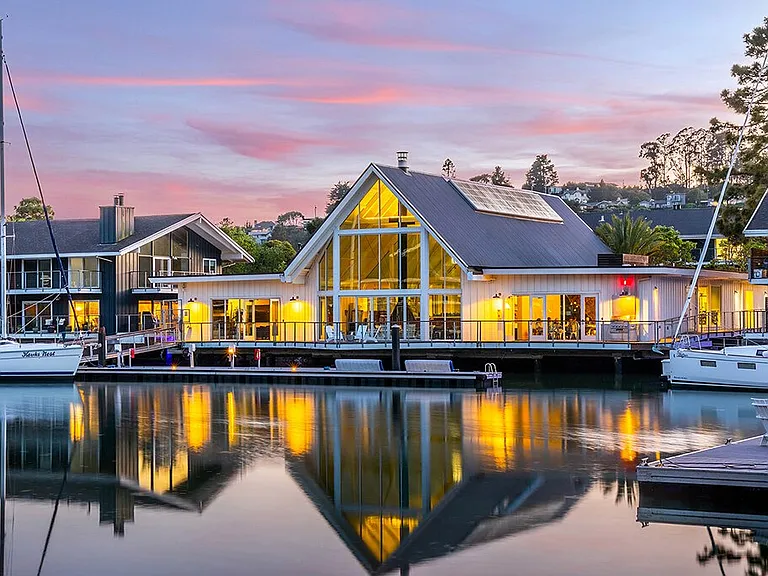 The Cove at Tiburon — Photo 1