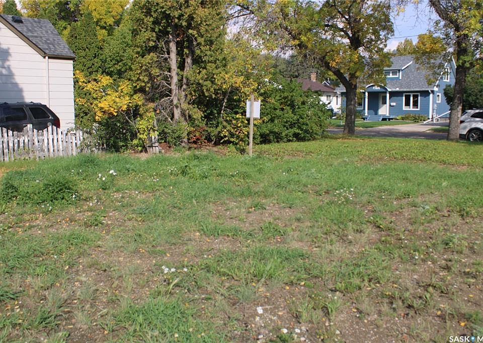 2nd image of 258 Betts AVENUE