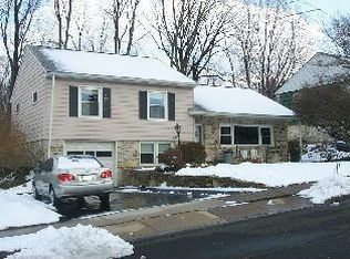 1035 Anna Rd, Huntingdon Valley, PA 19006