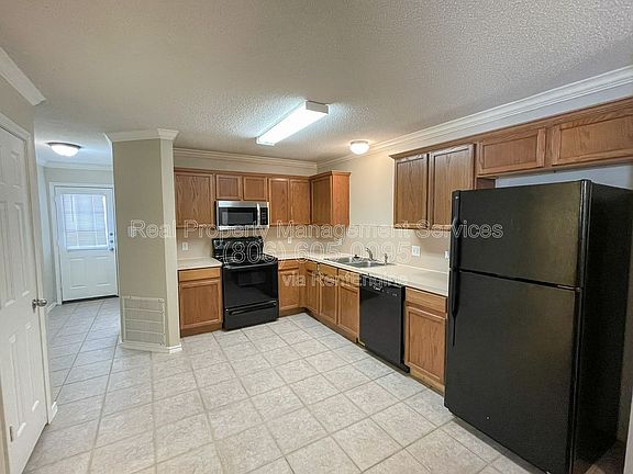 4th image of 621 N Elkhart Ave APT A