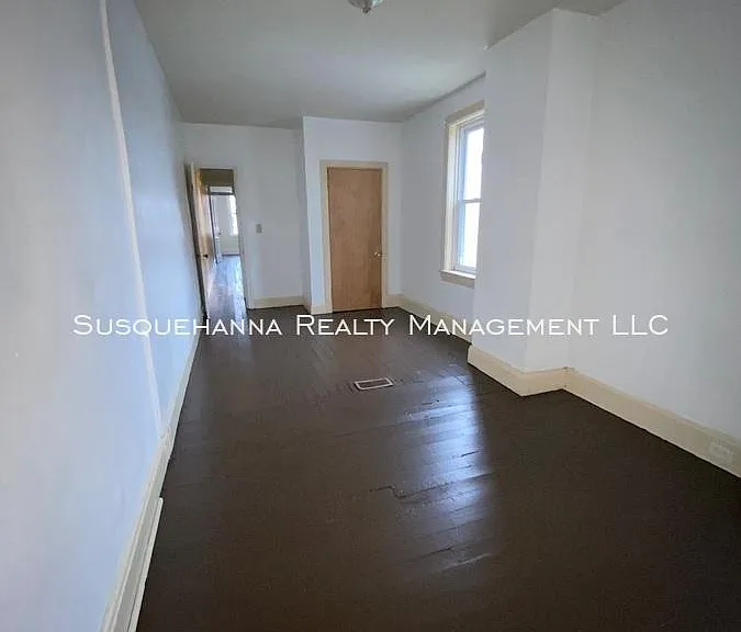 337 S 15th St — Photo 14