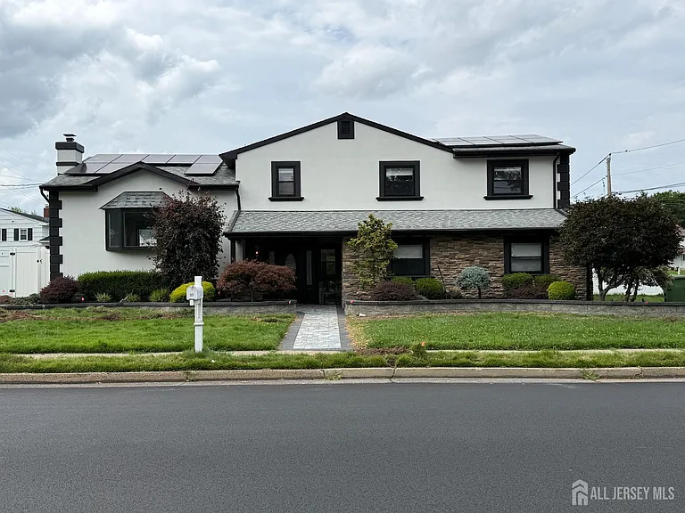 95 Calvert Ave E — Photo 1