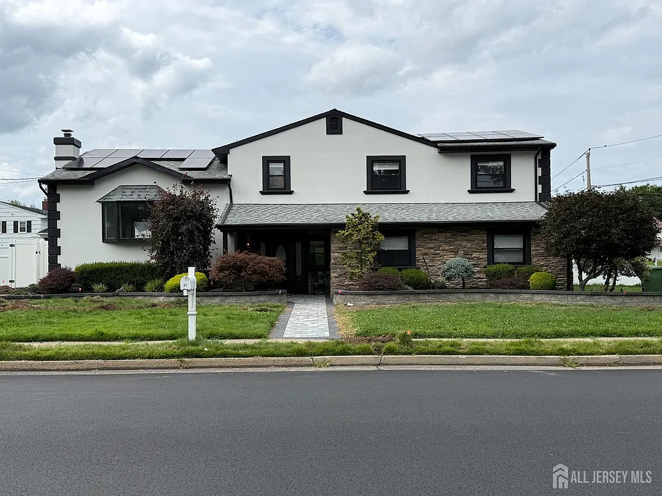 95 Calvert Ave E