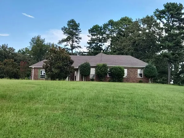 700 Martin Luther King Jr Dr, Holly Springs, MS 38635