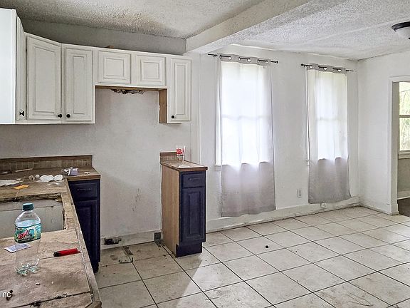 5th image of 1662 OAKHURST Avenue