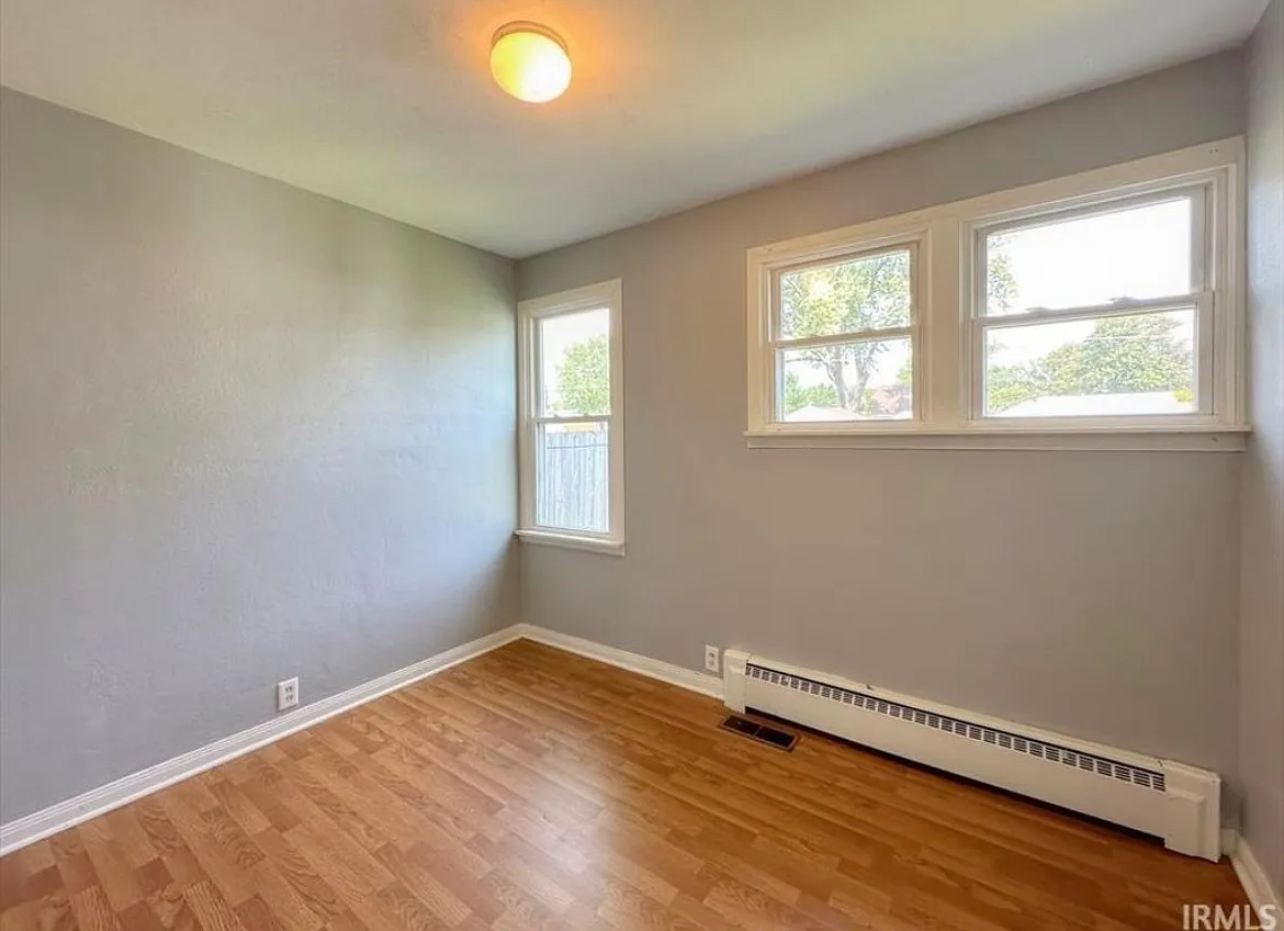 3 bed, 844 sqft, $1,205 — Photo 4