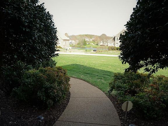 4th image of 1617 Diamond Dr