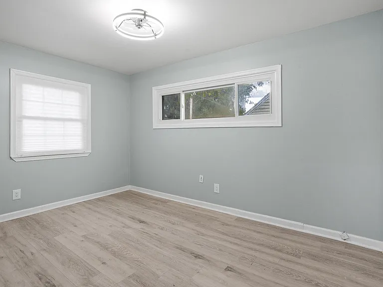 Oxford Cir — Photo 14