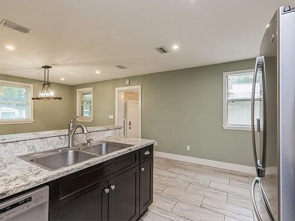 5th image of 209 Marshall Dr NE