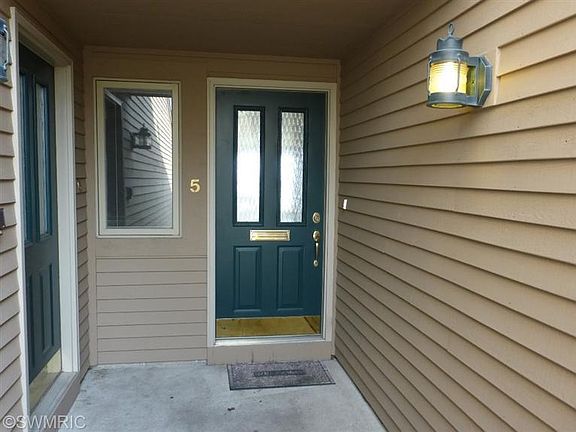 2nd image of 215 S Lakeshore Dr Unit 5
