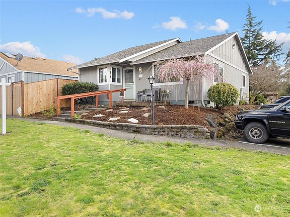 2nd image of 634 Bavarian Lane SE