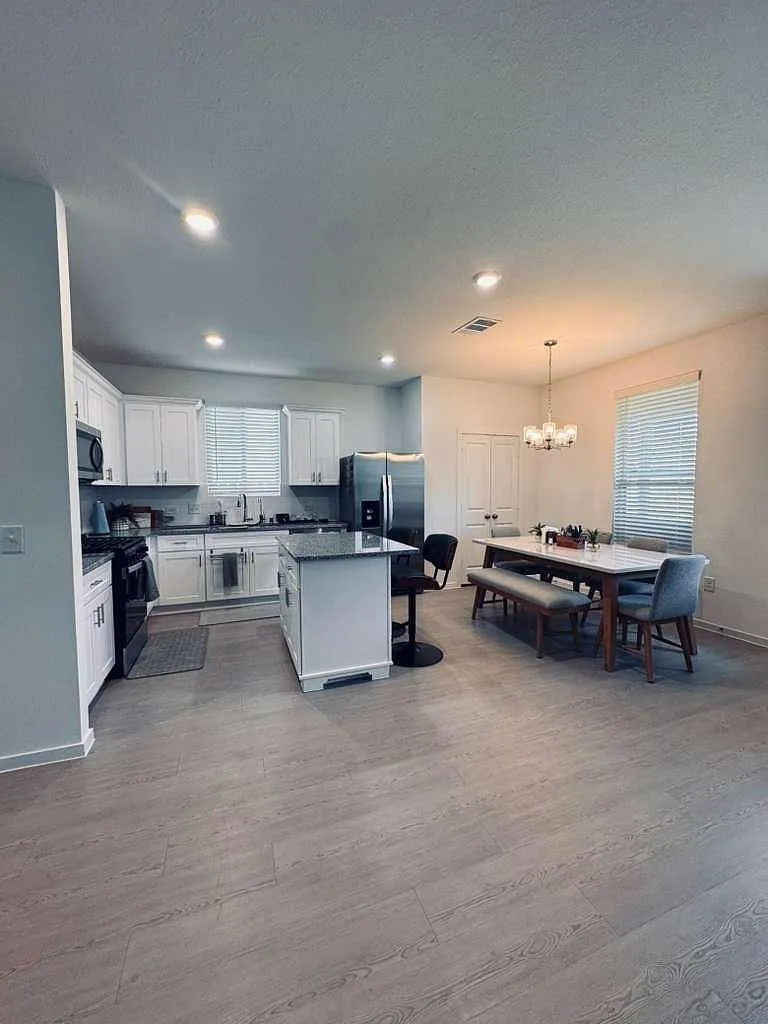 4 bed, 3.0 bath, 2355 sqft, $3,500 — Photo 3