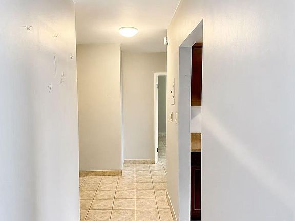5th image of 6530 Wyandotte St E #307
