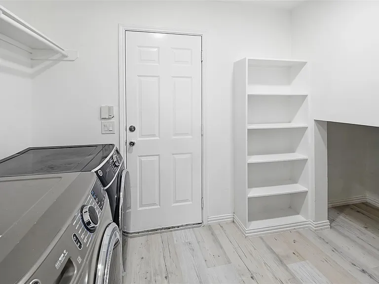 6811 Brighton Hill Ln — Photo 8