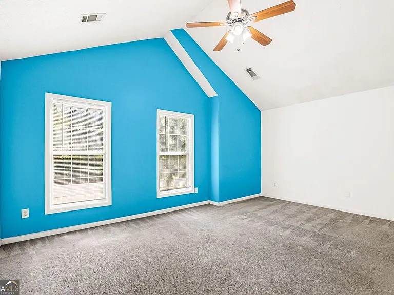 690 Burnham Rdg — Photo 17