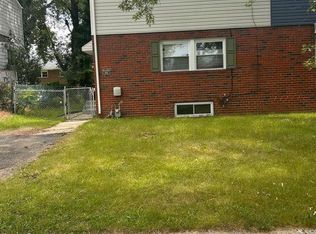 1021 E Williams Cir, Chester, PA 19013