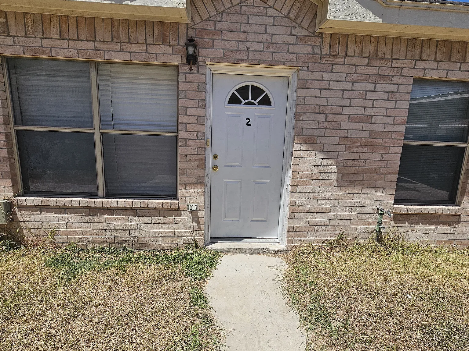 3 bed, 1120 sqft, $750 — Photo 1