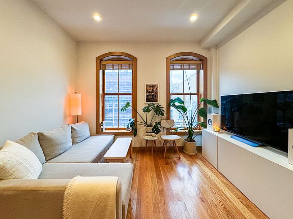 5th image of 94 Greenpoint Ave APT 3F