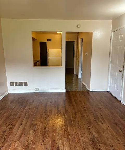 1101 Evans Ave — Photo 6
