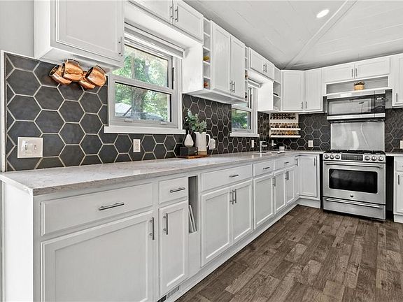 5th image of 6024 Knox Ave