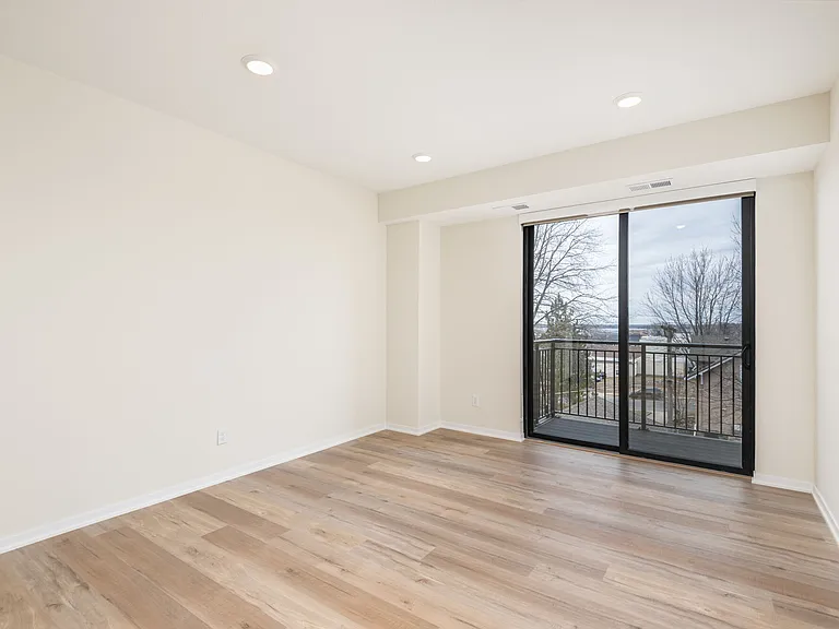 The Uptown Apartments — Photo 35